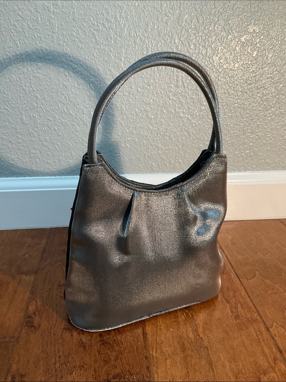 Elegant Black Satin Handbag with Rosette Accents - Picture 2 of 5